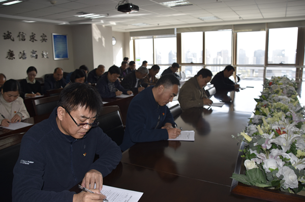 HTH华体会（中国）体育官方网站-HTH.COM
组织党员干部进行主题教育应知应会知识测试